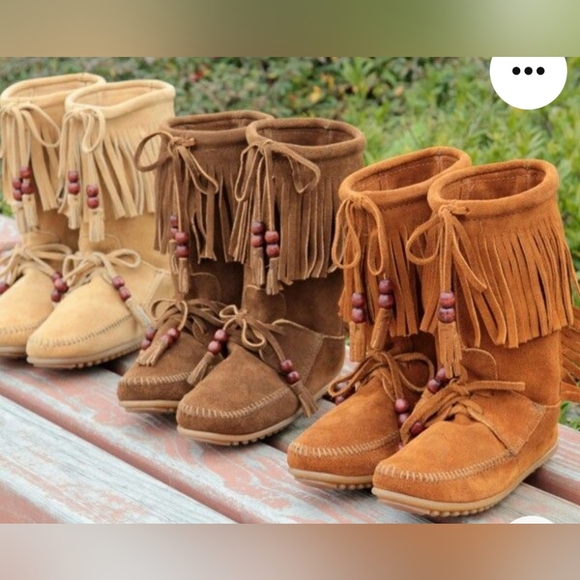 Minnetonka Moccasins Woodstock Chestnut Boots - Picture 11 of 11